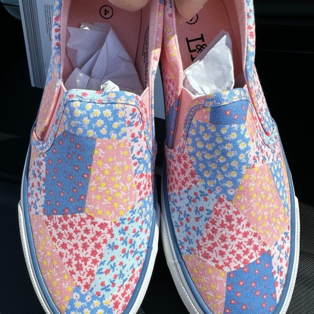 Kids canvas slip ons, size 4